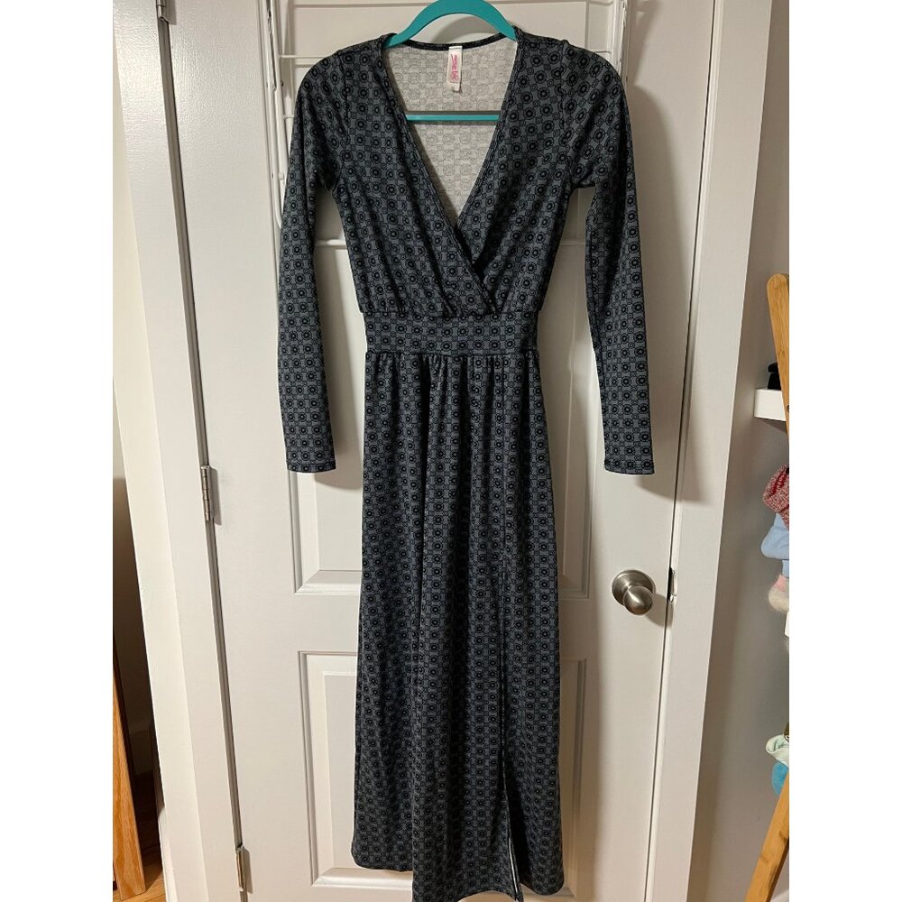 Long sleeve, v-neck maxi dress, size small